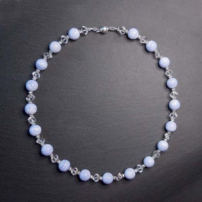 Bergkristallkette mit Chalcedon und Silber